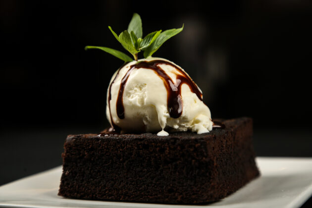 CHOCOLATE BROWNIE WITH VANILLA ICE CREAM